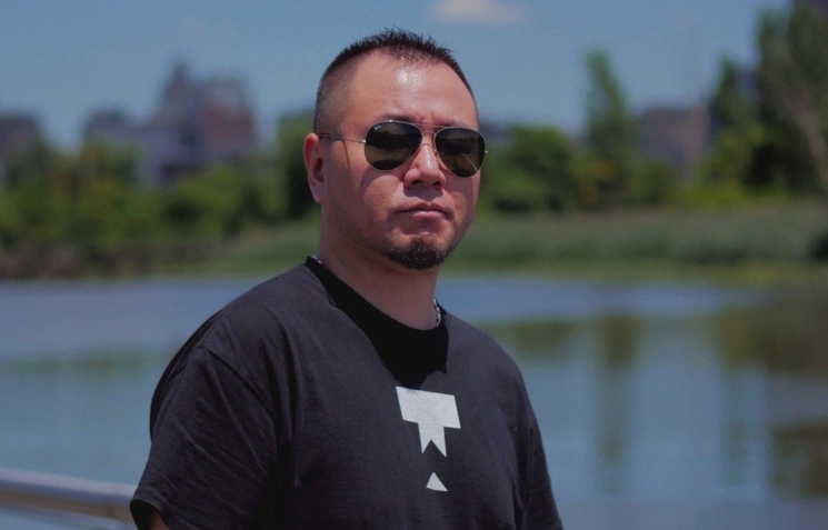 虎二翻唱《你一定要幸福》真的听哭了[FLAC格式]-无损音乐源