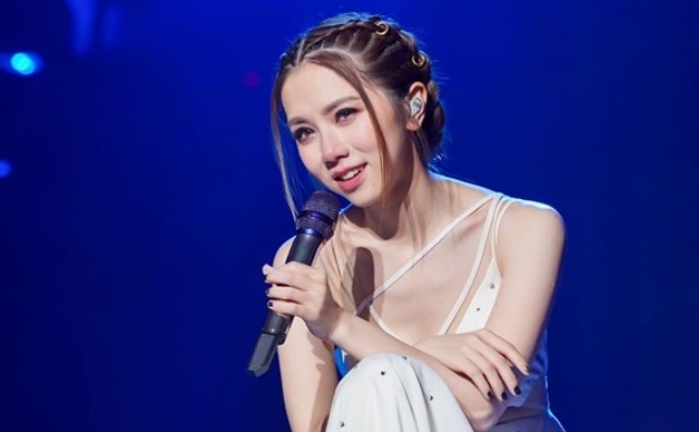 邓紫棋作词作曲并演唱的《泡沫》[FALC格式]-无损音乐源