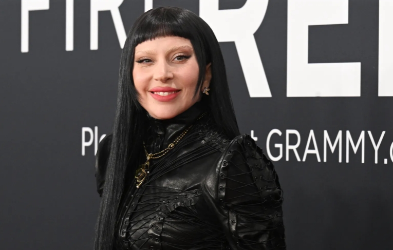 Lady Gaga 化身美人鱼大尺度单曲《Yoü And I》[FLAC格式]-无损音乐源