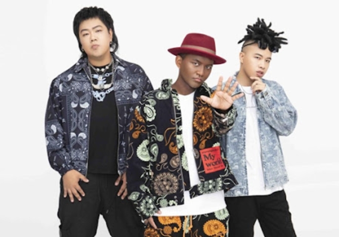 南征北战2017年北京卫视跨年晚会歌曲《骄傲的少年(2017版)》[FLAC格式]-无损音乐源