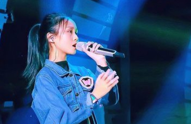 被天使吻过的嗓子，中国新声代12岁刘乐瑶深情演唱《岁月神偷》[FLAC格式]-无损音乐源