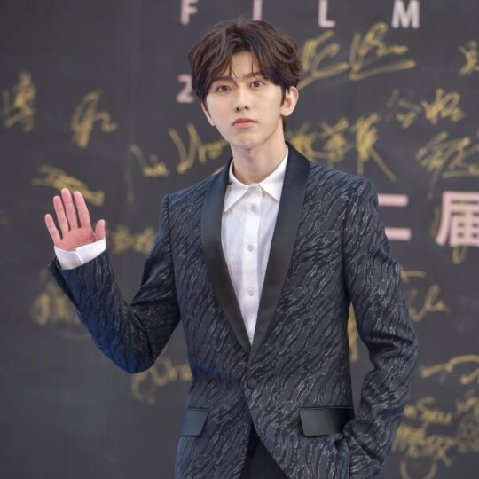 蔡徐坤《Deadman》Flac/MP3格式 Hires原盘母带[原版+Live]音乐下载-无损音乐源